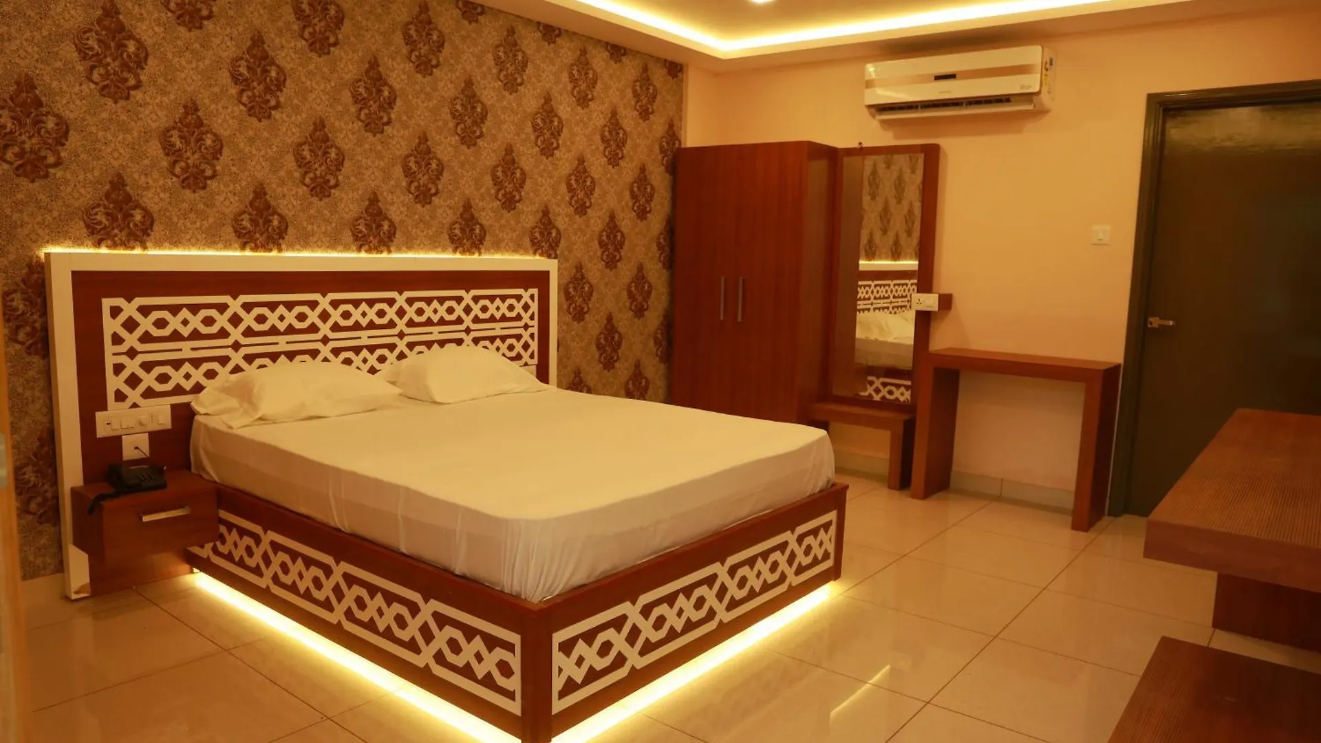 Emerald Royal Residency Kochi 3*,  India